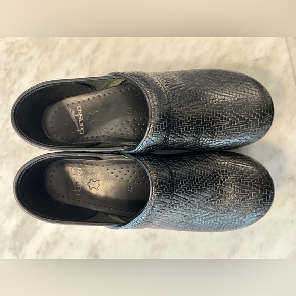 Dansko black textured clog, size 40 - Picture 2 of 5
